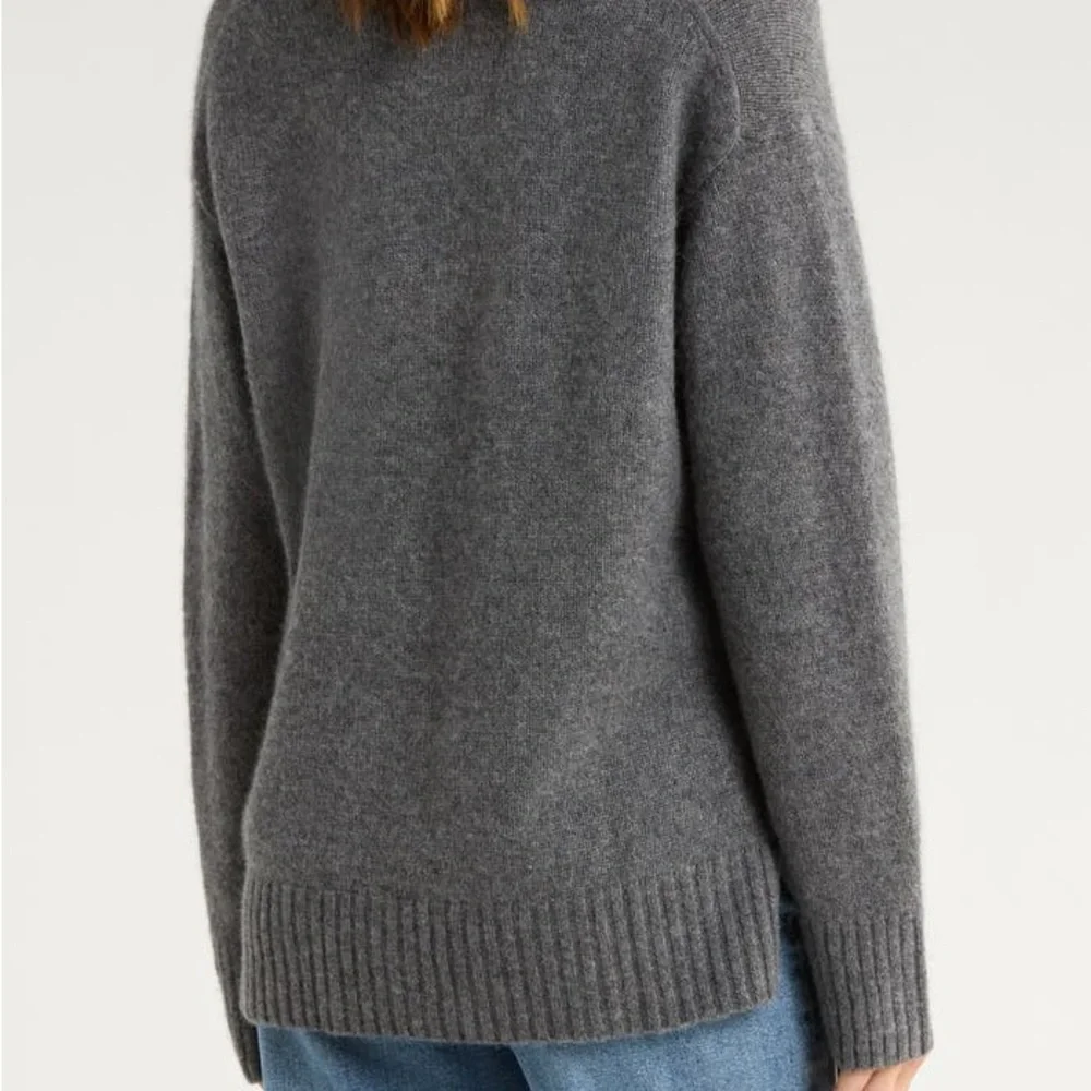 Rails Gisella Charcoal Cashmere Merino Wool Blend V-Neck Sweater 3362
